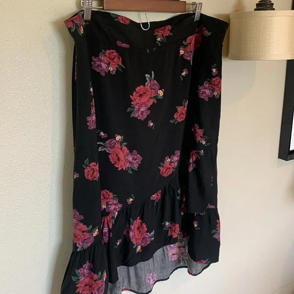 Torrid Floral Midi Challis Faux Wrap Skirt Size 2 - Picture 5 of 10